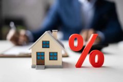 俄央行宣布下调基准利率至18%